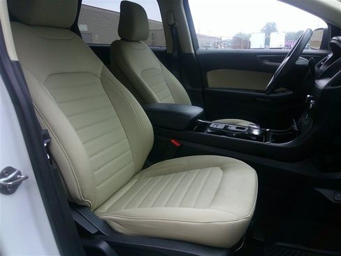 Used 2020 Ford Edge SE FWD image 21