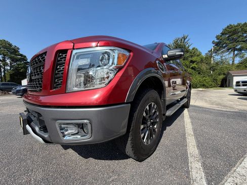 Used 2017 Nissan Titan PRO-4X AWD/4WD image 25