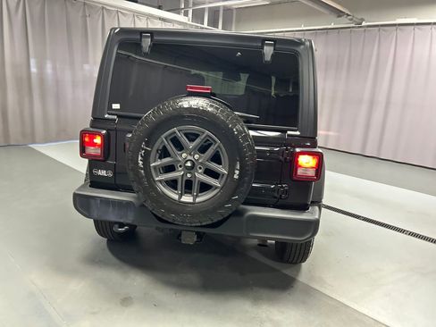Used 2025 Jeep Wrangler Unlimited Sport AWD/4WD image 6