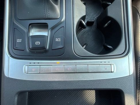 Used 2025 Kia Carnival FWD image 32