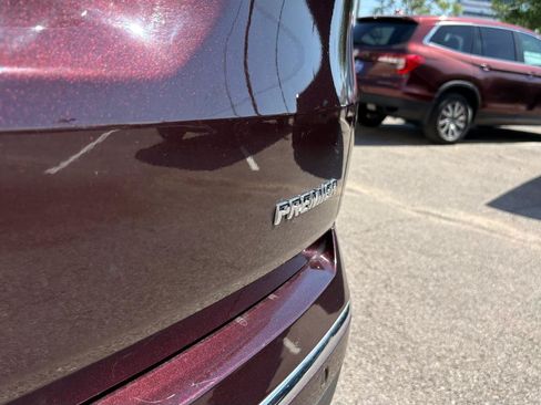 Used 2019 Chevrolet Traverse Premier w/ Driver Confidence II Package FWD image 9