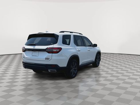 Used 2025 Honda Pilot Sport image 8