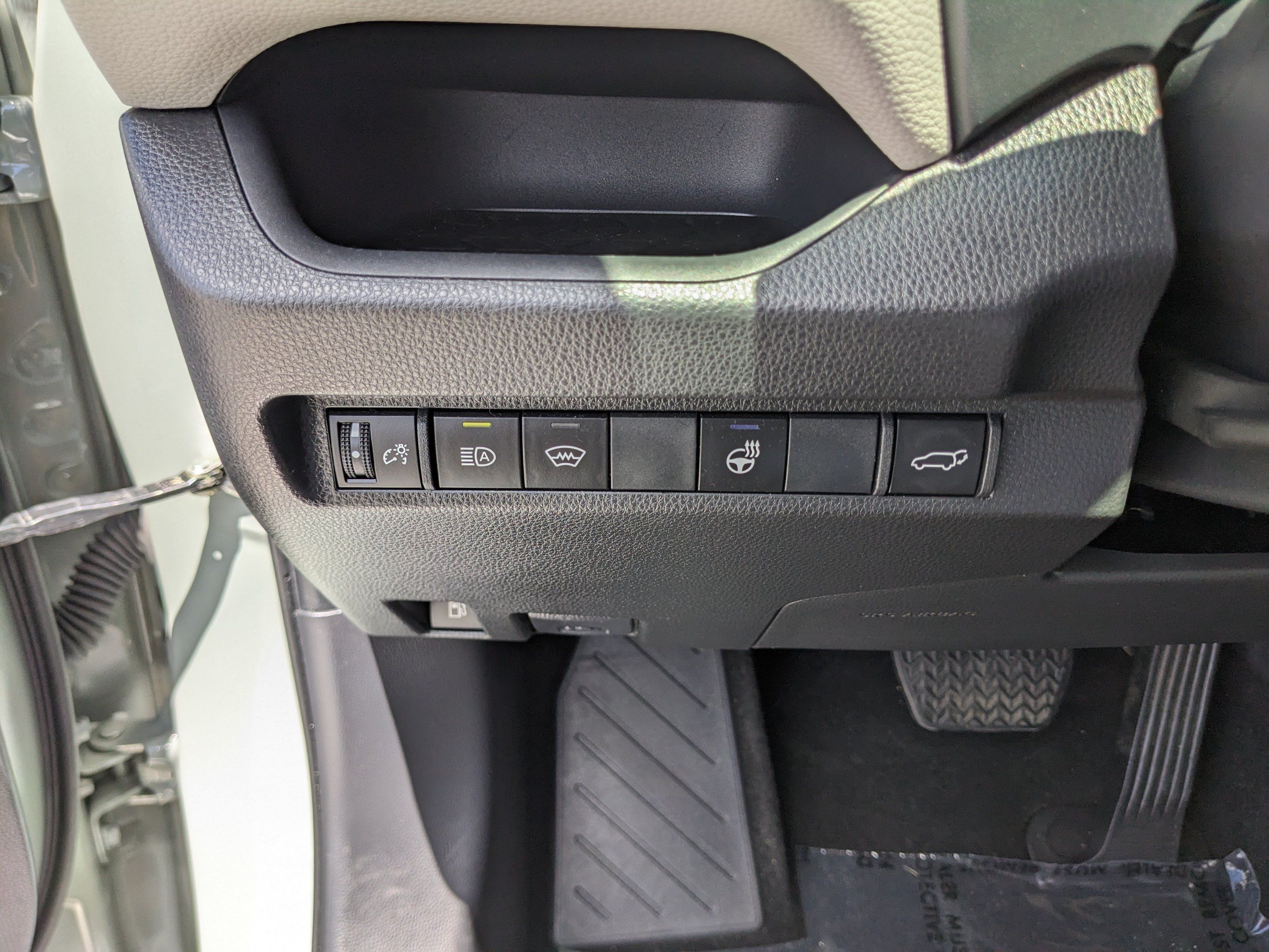 Used 2023 Toyota RAV4 XLE Premium AWD/4WD image 31