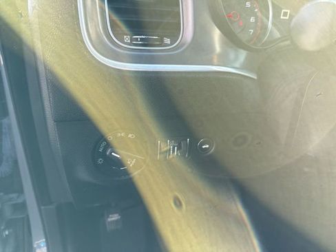 Used 2019 Dodge Charger SXT image 17