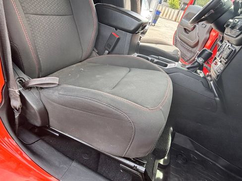 Used 2019 Jeep Wrangler Unlimited Rubicon AWD/4WD image 18
