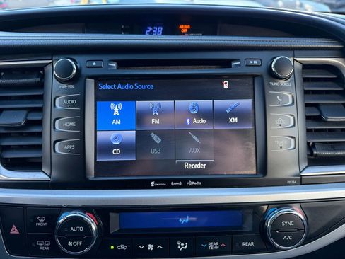 Used 2016 Toyota Highlander LE image 33