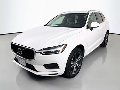 Used 2019 Volvo XC60 T5 Momentum w/ Multimedia Package