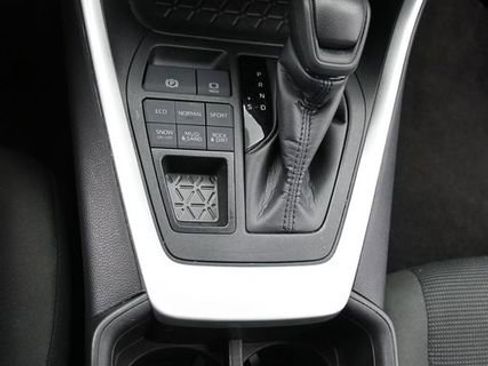 Used 2024 Toyota RAV4 LE image 22