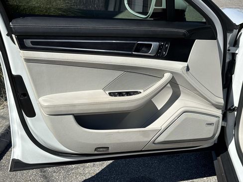 Used 2023 Porsche Panamera 4 Platinum Edition image 17