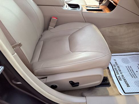 Used 2013 Chrysler 300 C image 17