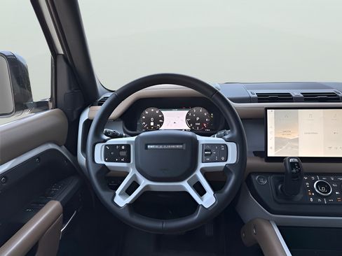 Certified 2025 Land Rover Defender 110 X-Dynamic SE AWD/4WD image 10