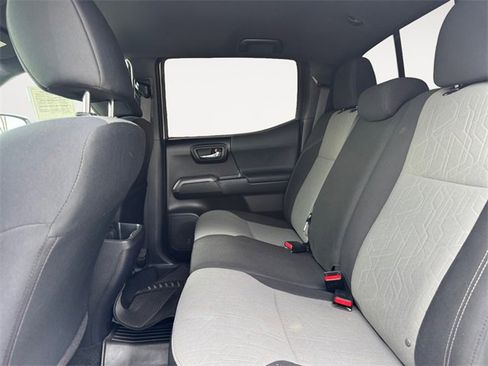 Certified 2021 Toyota Tacoma TRD Off-Road image 11