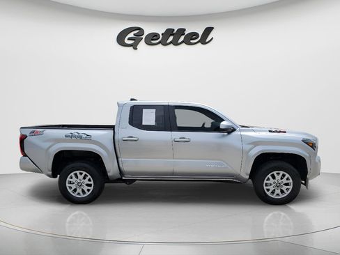 Certified 2025 Toyota Tacoma SR5 AWD/4WD image 4