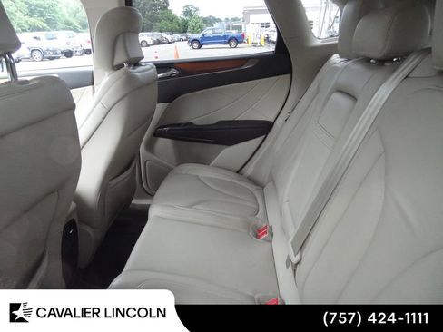 Used 2017 Lincoln MKC Select w/ Select Plus Package FWD image 11