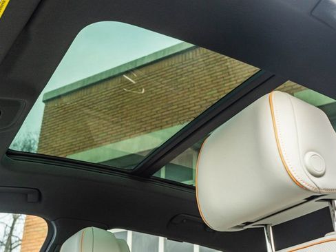 Used 2024 Audi Q8 e-tron Prestige image 12