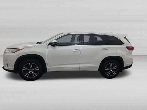 Used 2017 Toyota Highlander Plus AWD/4WD image 7