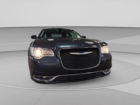 Used 2018 Chrysler 300 Touring L AWD/4WD image 39