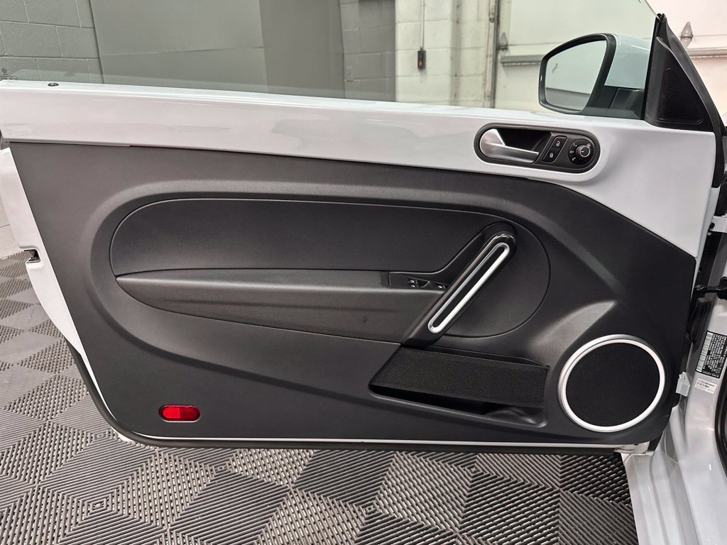 Used 2019 Volkswagen Beetle 2.0T SE FWD image 21
