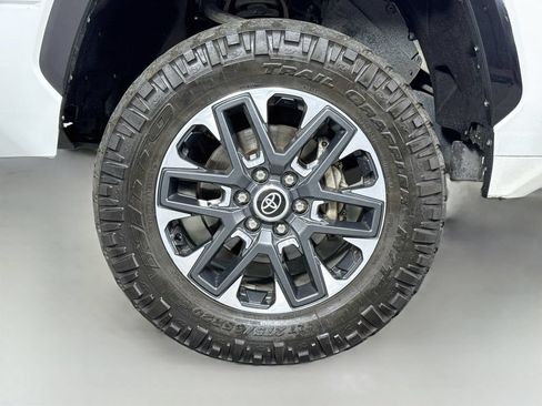 Used 2022 Toyota Tundra Limited AWD/4WD image 11