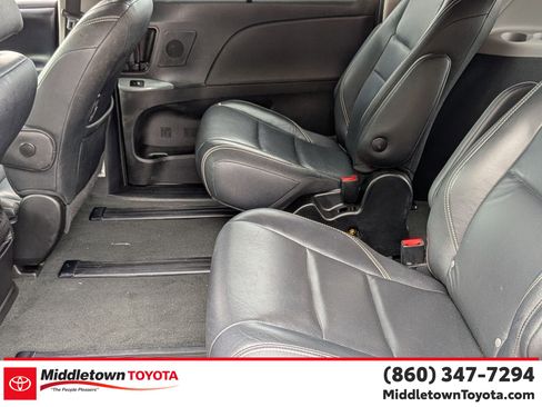Certified 2019 Toyota Sienna SE w/ SE Preferred Package image 36