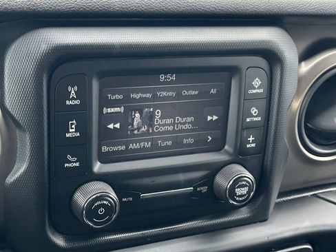 Used 2018 Jeep Wrangler Sport image 14