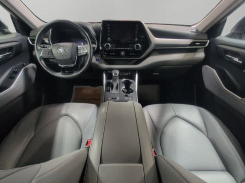 Used 2020 Toyota Highlander XLE image 10