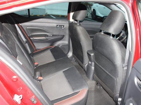 Used 2022 Nissan Versa SR image 13