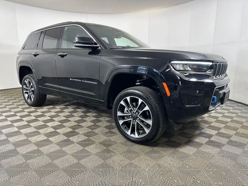 Used 2023 Jeep Grand Cherokee Overland image 2