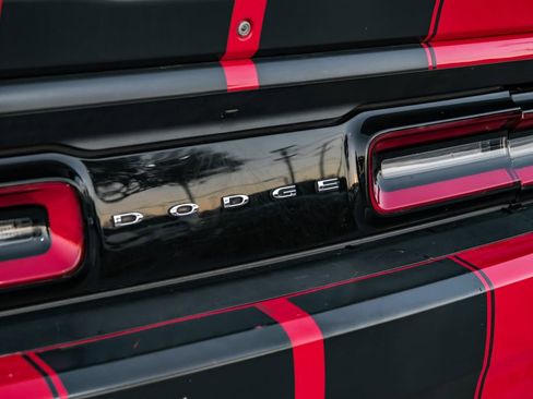 Used 2015 Dodge Challenger SRT w/ Technology Group image 50