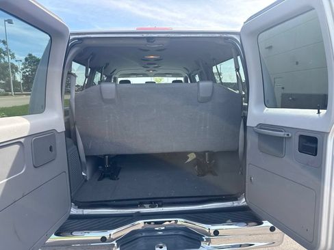 Used 2010 Ford E-350 and Econoline 350 XLT RWD image 11