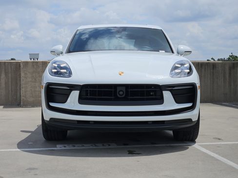 Certified 2026 Porsche Macan AWD/4WD image 11