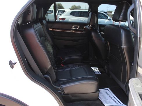 Used 2018 Ford Explorer Platinum AWD/4WD image 11