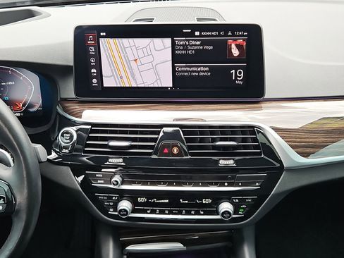 Used 2021 BMW 530i xDrive w/ Premium Package AWD/4WD image 12