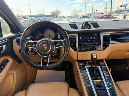 Used 2018 Porsche Macan S image 28