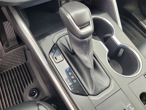 Used 2023 Toyota Highlander XLE image 18