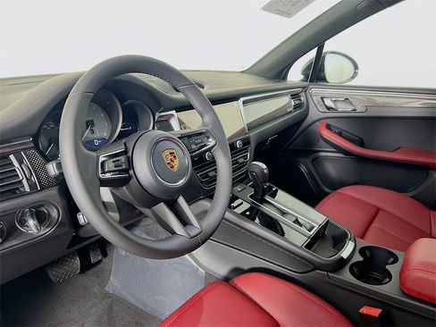 New 2026 Porsche Macan S image 4