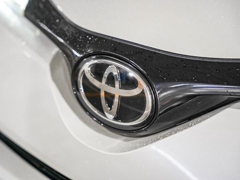 Certified 2019 Toyota C-HR XLE image 6