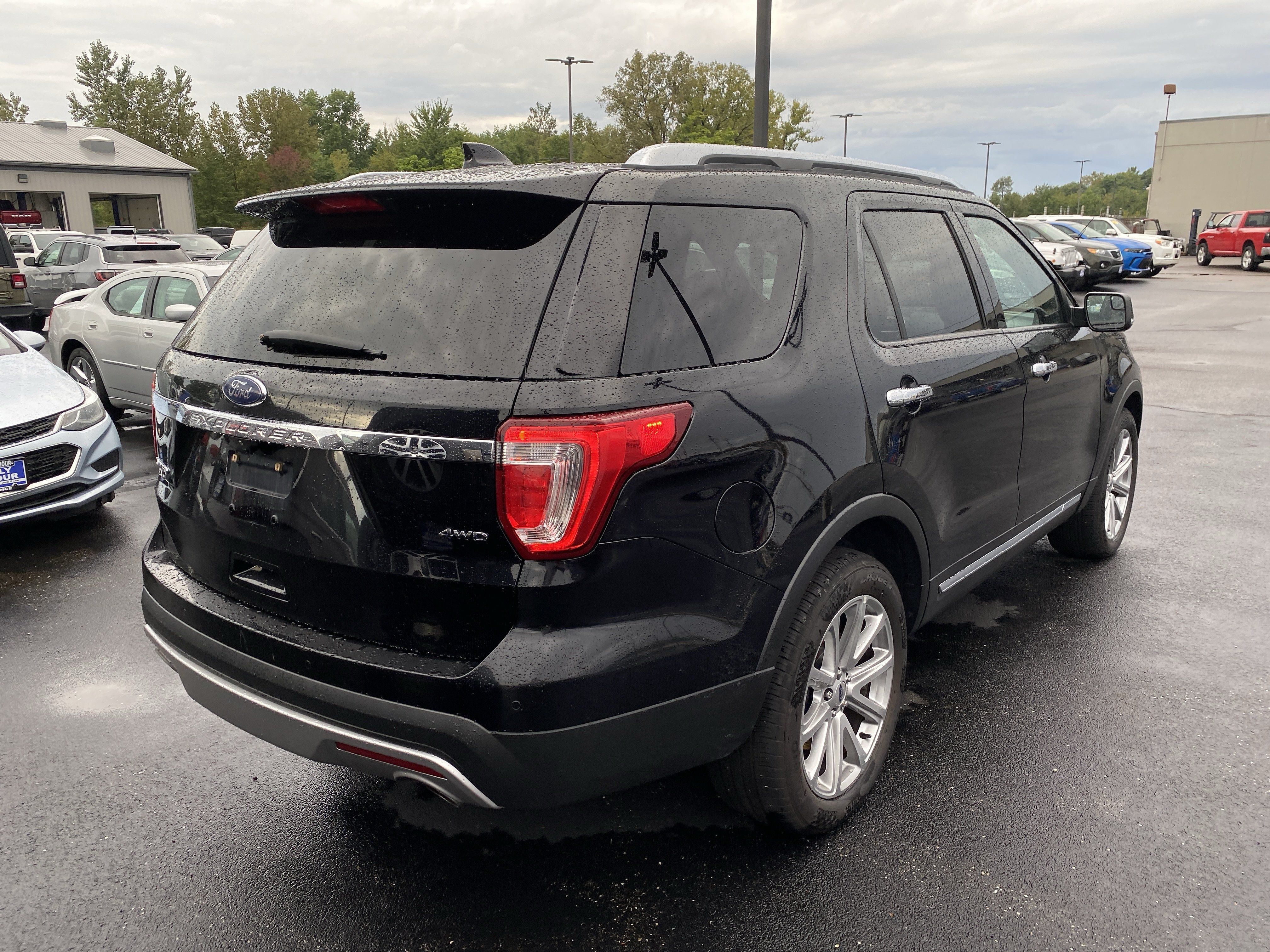 Used 2017 Ford Explorer Limited AWD/4WD image 3