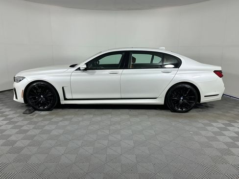 Used 2021 BMW 740i w/ M Sport Package image 2