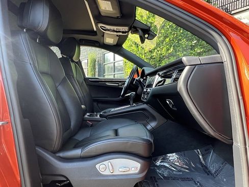 Used 2022 Porsche Macan image 30