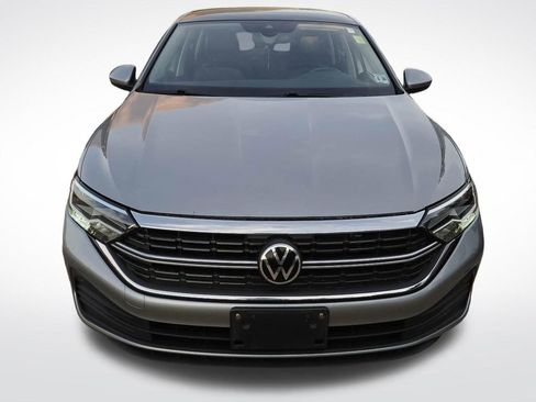 Used 2023 Volkswagen Jetta SE FWD image 3