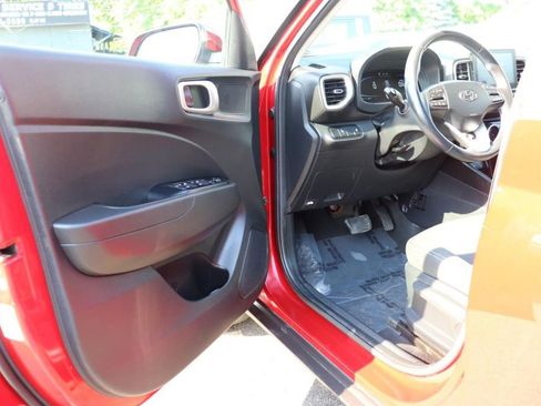 Used 2023 Hyundai Venue SEL FWD image 5