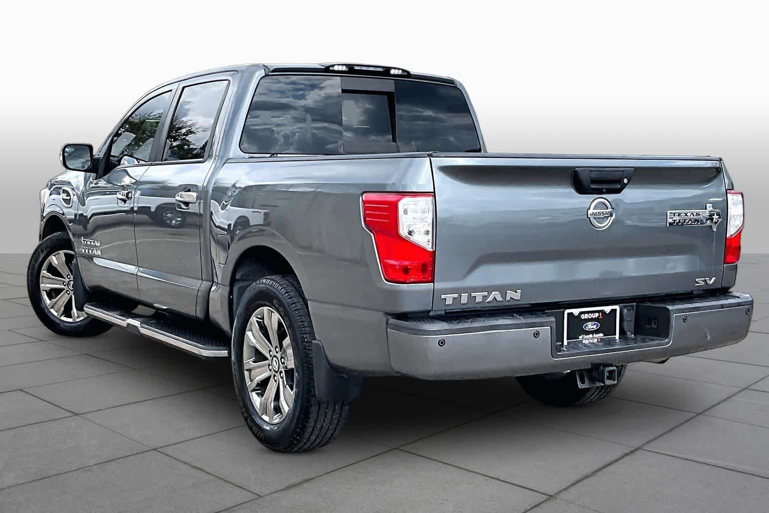 Used 2017 Nissan Titan SV RWD image 12