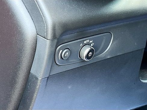 Used 2023 Buick Envision Essence FWD image 10