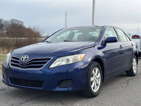 Used 2011 Toyota Camry LE image 4