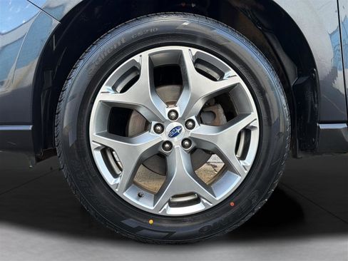 Used 2017 Subaru Forester 2.5i Touring AWD/4WD image 32