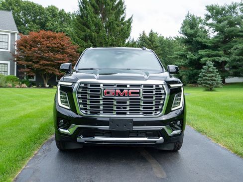 Used 2026 GMC Yukon XL Denali w/ Denali Reserve Package AWD/4WD image 8