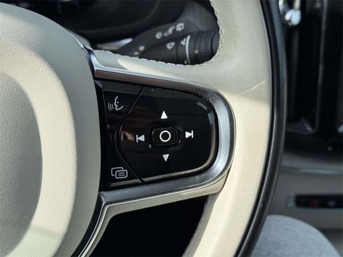 Certified 2023 Volvo XC60 B5 Plus w/ Climate Package image 20