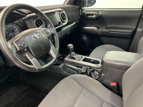 Used 2019 Toyota Tacoma TRD Off-Road w/ Technology Package AWD/4WD image 15