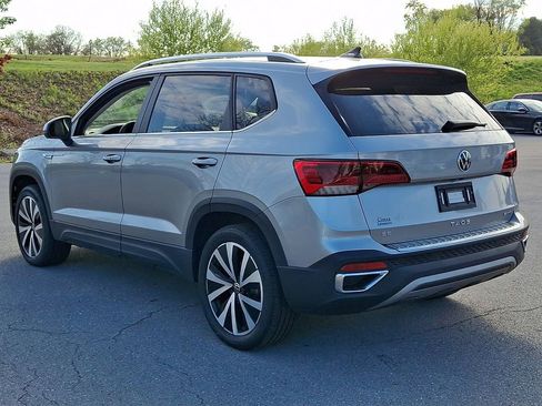 Used 2023 Volkswagen Taos SE w/ Panoramic Sunroof Package AWD/4WD image 6